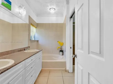 7659 N Stonecreek Circle Davie FL 33024
