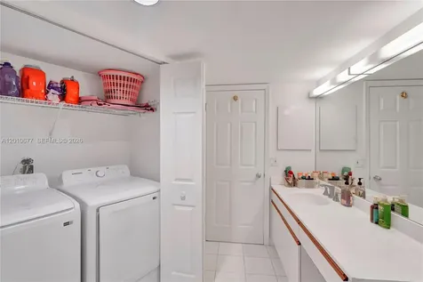 3500 Mystic Pointe Drive Aventura FL 33180