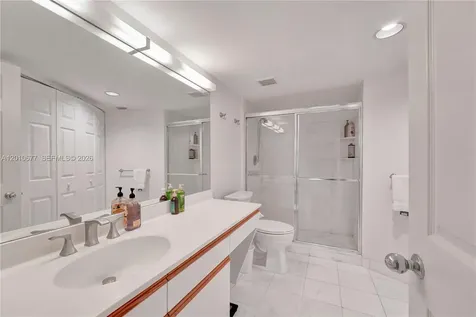 3500 Mystic Pointe Drive Aventura FL 33180