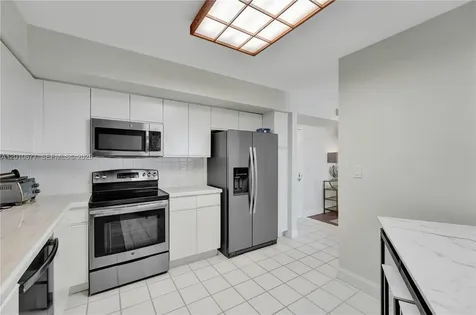 3500 Mystic Pointe Drive Aventura FL 33180