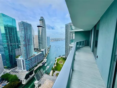 77 SE 5th Street Miami FL 33131