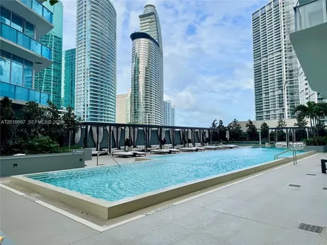 77 SE 5th Street Miami FL 33131
