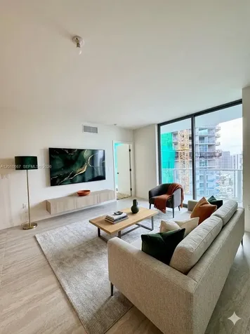 77 SE 5th Street Miami FL 33131
