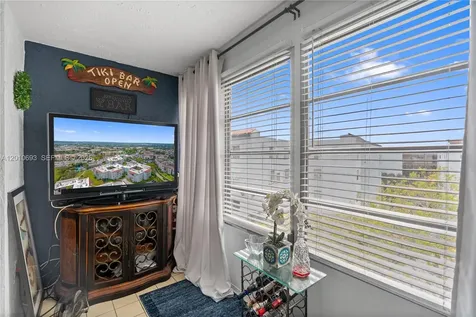 2850 Somerset Drive Lauderdale Lakes FL 33311