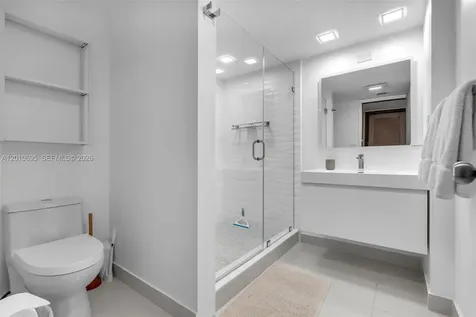 2555 Collins Avenue Miami Beach FL 33140