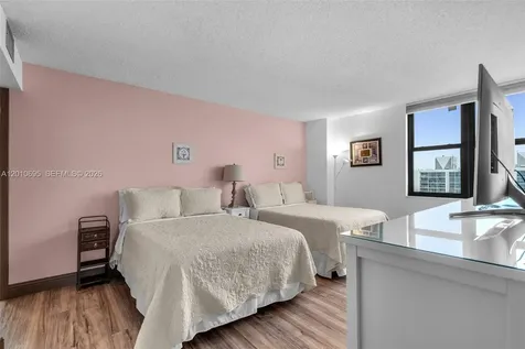 2555 Collins Avenue Miami Beach FL 33140