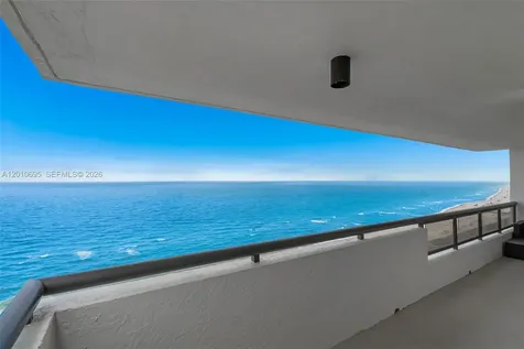 2555 Collins Avenue Miami Beach FL 33140