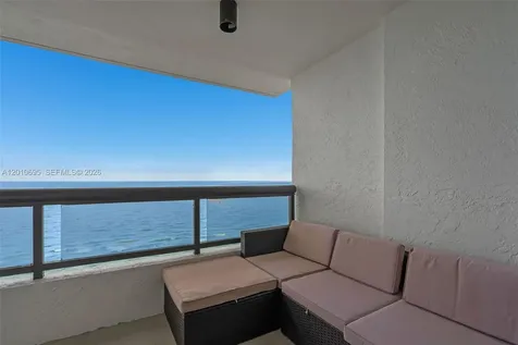 2555 Collins Avenue Miami Beach FL 33140