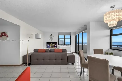 2555 Collins Avenue Miami Beach FL 33140