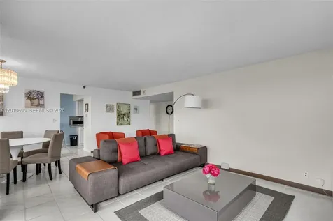 2555 Collins Avenue Miami Beach FL 33140