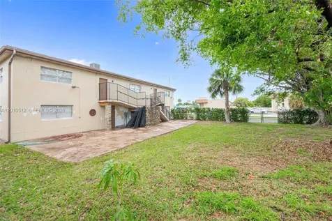 359 10th Street Lake Park FL 33403