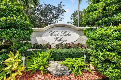 1581 Yellowheart Way Hollywood FL 33019