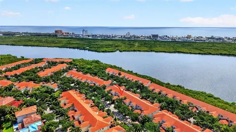 1581 Yellowheart Way Hollywood FL 33019