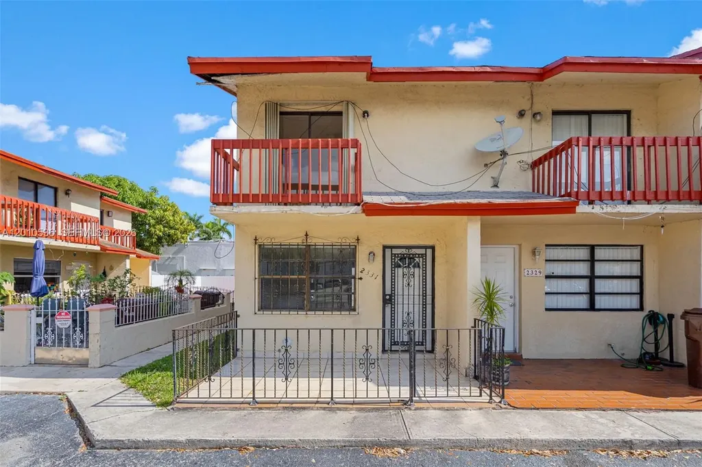 2331 W 66th Place Hialeah FL 33016