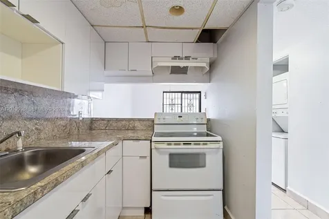 2331 W 66th Place Hialeah FL 33016