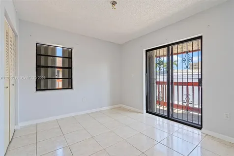 2331 W 66th Place Hialeah FL 33016