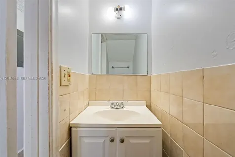 2331 W 66th Place Hialeah FL 33016