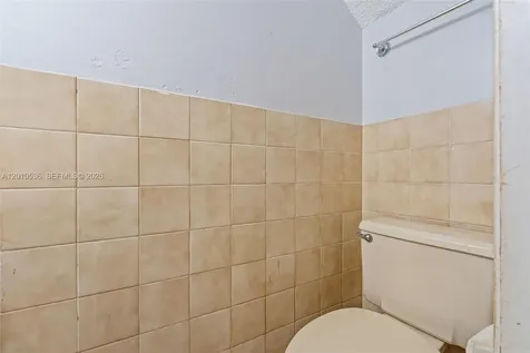 2331 W 66th Place Hialeah FL 33016