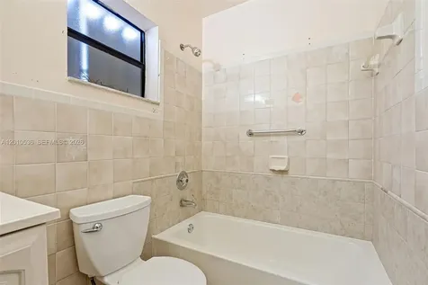 2331 W 66th Place Hialeah FL 33016