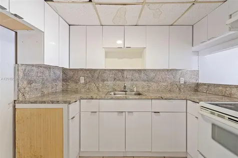 2331 W 66th Place Hialeah FL 33016