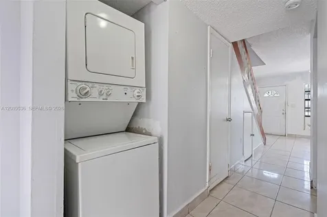 2331 W 66th Place Hialeah FL 33016