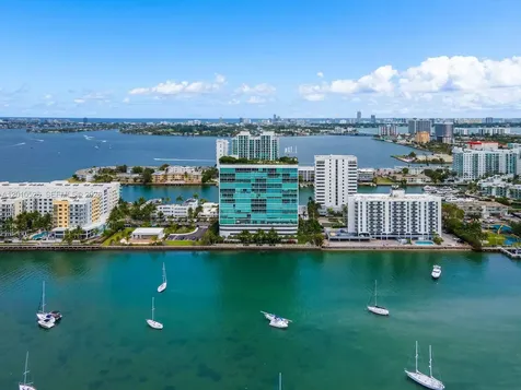 7934 West Drive North Bay Village FL 33141