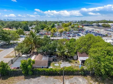 9422 NW 26th Avenue Miami FL 33147