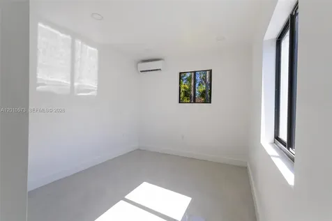 571 NW 152nd Street Miami FL 33169
