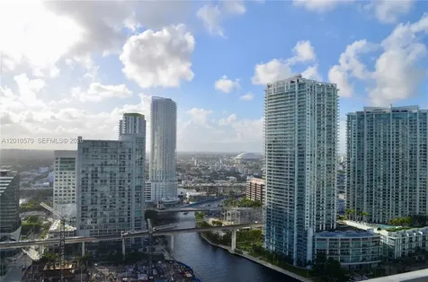 68 SE 6th Street Miami FL 33131
