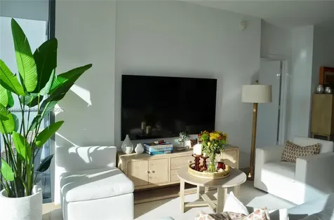 68 SE 6th Street Miami FL 33131