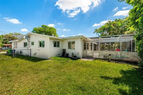 8690 NW 24th Place Sunrise FL 33322