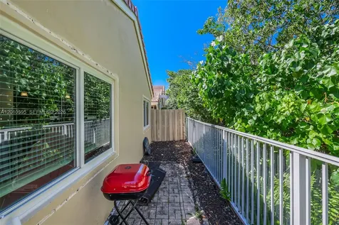 1065 Weeping Willow Way Hollywood FL 33019