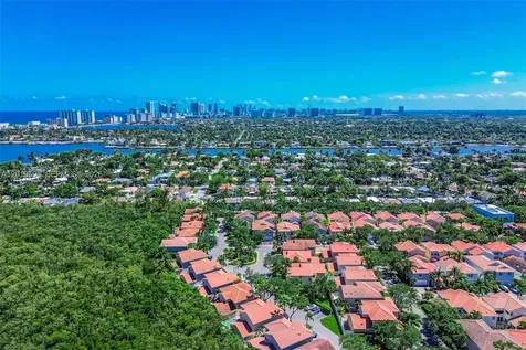 1065 Weeping Willow Way Hollywood FL 33019