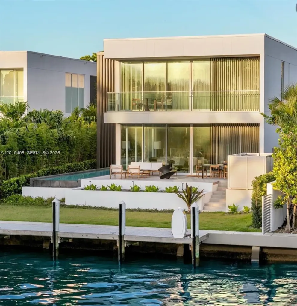 1081 W 48th Street Miami Beach FL 33140