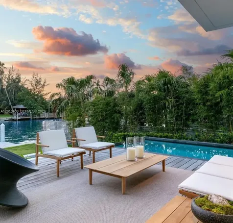 1081 W 48th Street Miami Beach FL 33140