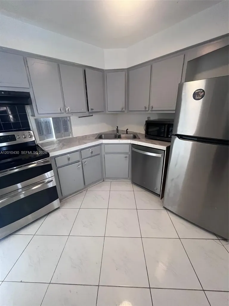 1540 NE 191st Street Miami FL 33179