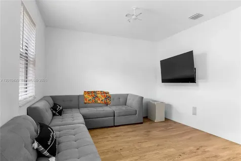 1434 SW 54th Avenue North Lauderdale FL 33068