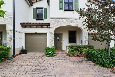 1434 SW 54th Avenue North Lauderdale FL 33068