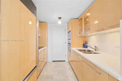 6801 Collins Miami Beach FL 33141