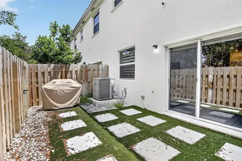 2691 NW 55th Way Lauderhill FL 33313