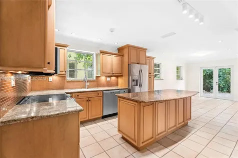 5520 San Vicente Street Coral Gables FL 33146