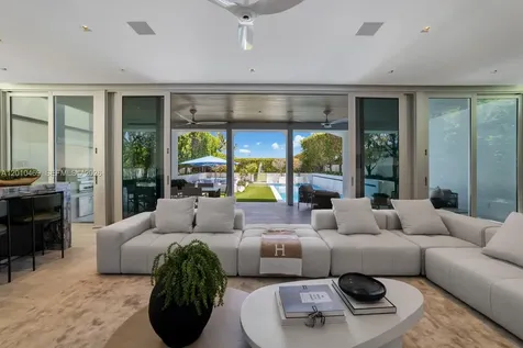 7815 Atlantic Way Miami Beach FL 33141