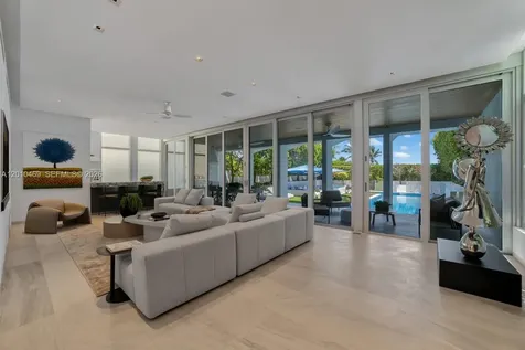 7815 Atlantic Way Miami Beach FL 33141