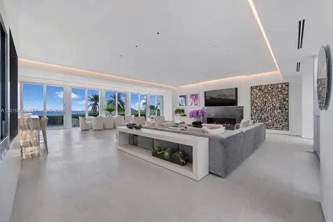 7815 Atlantic Way Miami Beach FL 33141