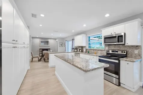 7711 Coquina Drive North Bay Village FL 33141