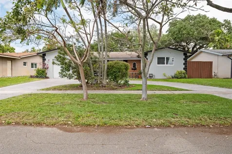 5421 Buchanan Street Hollywood FL 33021