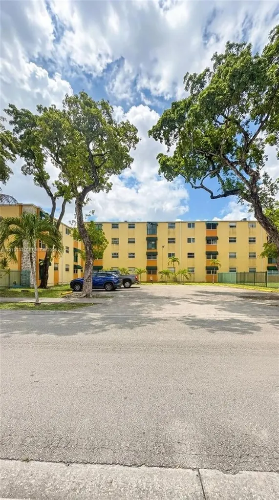 666 W 81st Street Hialeah FL 33014