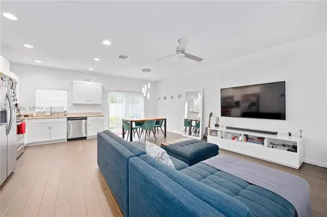1106 NW 40th Terrace Lauderhill FL 33313