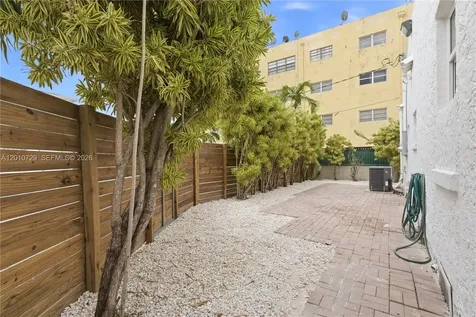 340 NE 125th Street North Miami FL 33161