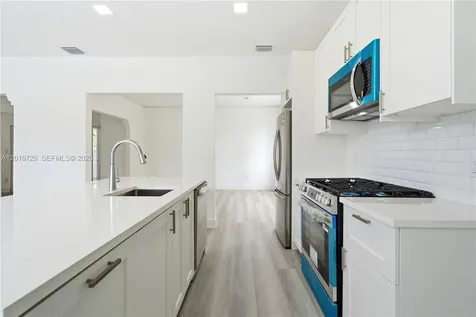 340 NE 125th Street North Miami FL 33161